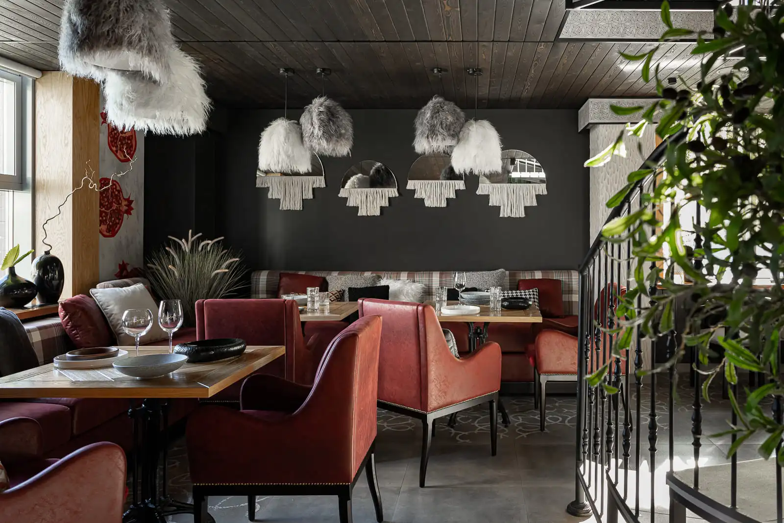 Основной зал на первом этаже